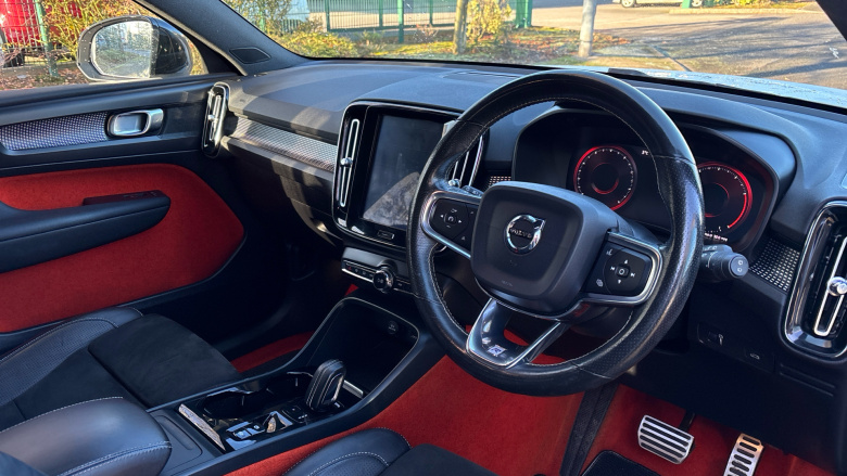 Volvo Xc40 2.0 T4 R DESIGN Pro 5dr AWD Geartronic Petrol Estate